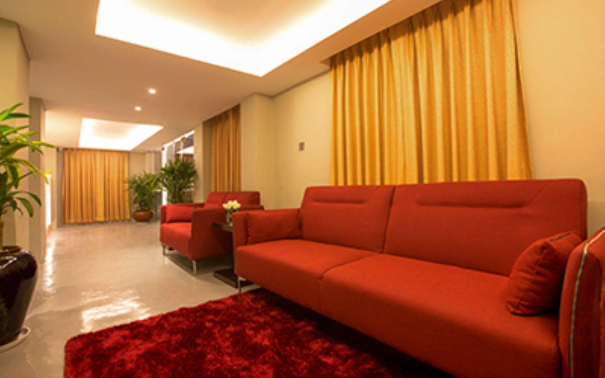 Shwe Pyi San Yar Hotel Yangon Exteriör bild