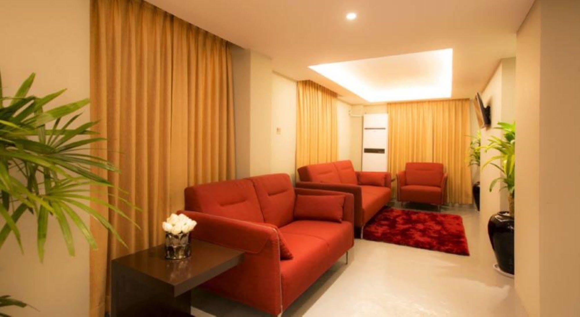 Shwe Pyi San Yar Hotel Yangon Exteriör bild